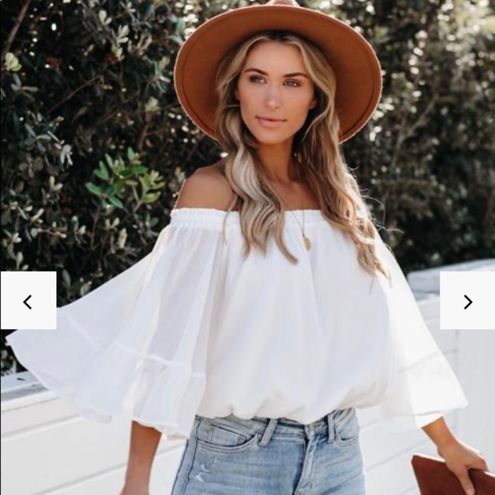 Off shoulders blouse ⚪️🟤